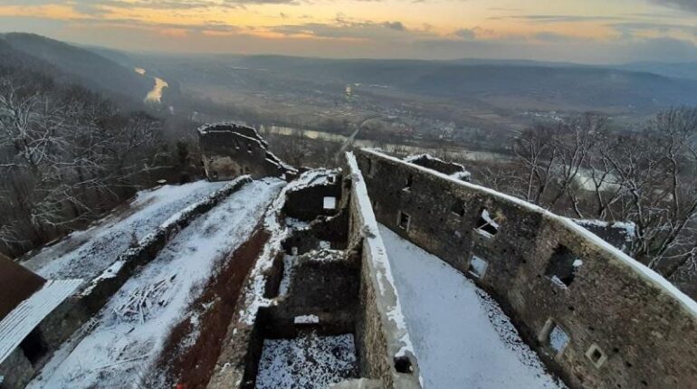 nevickei várrom