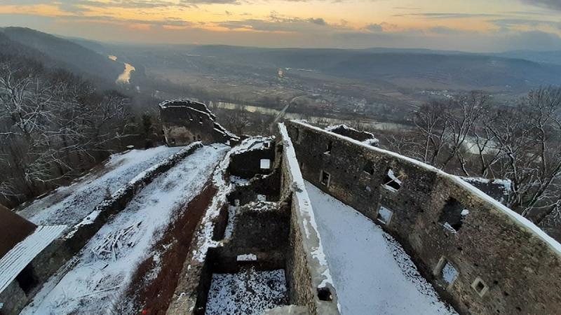 nevickei várrom